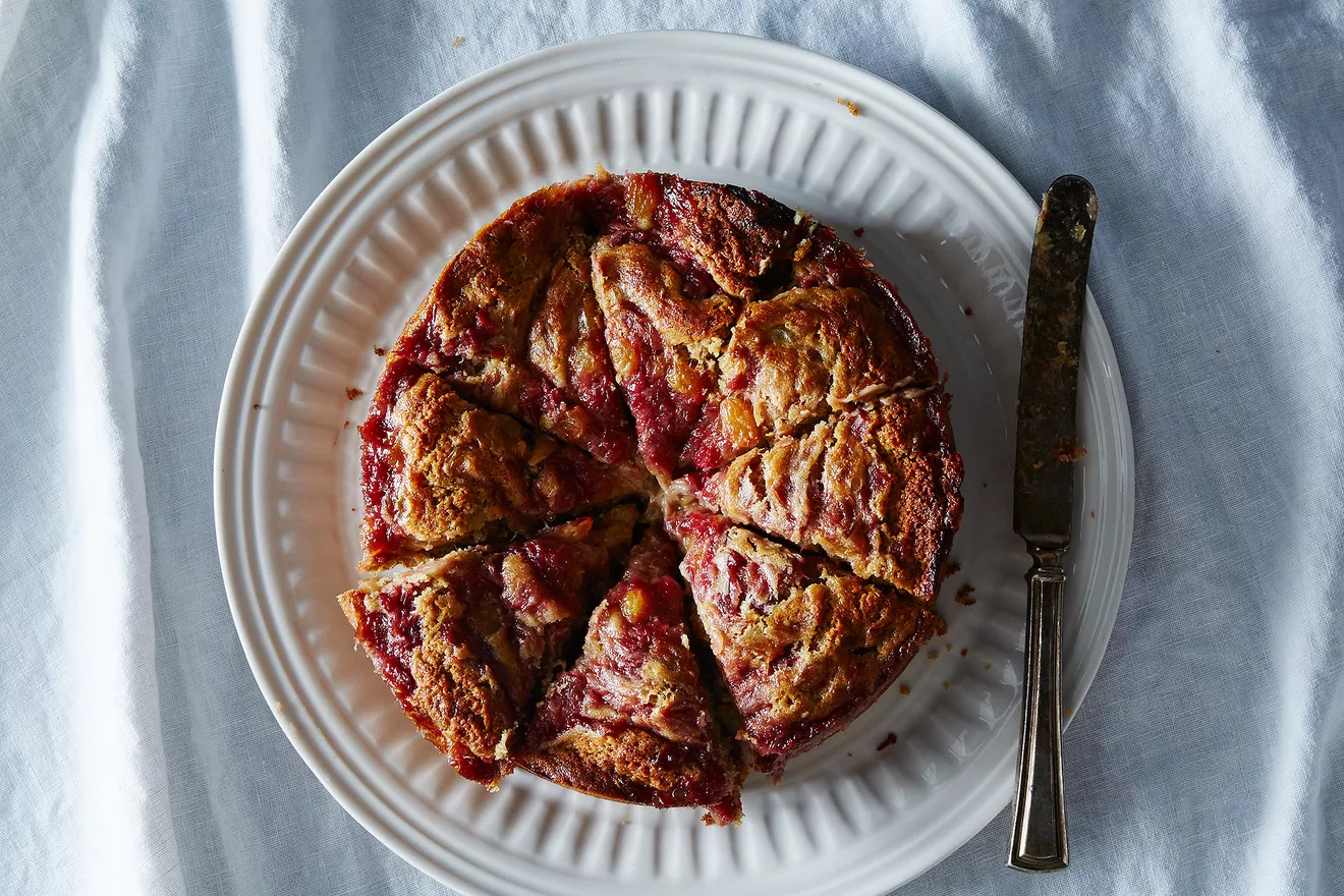 Rye & Rhubarb Cake